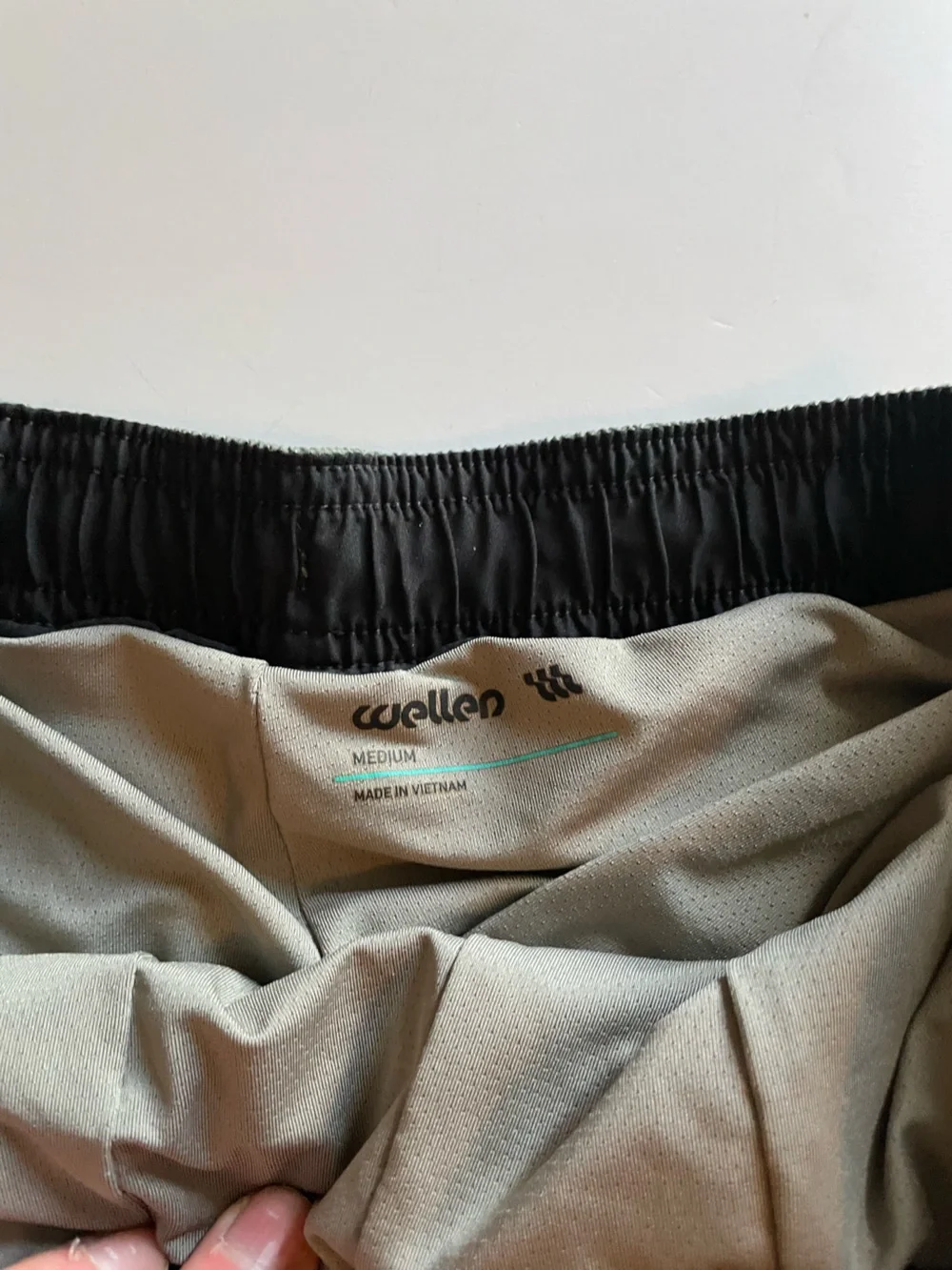 Wellen performance lined 5” swim trunks, size Medium. - Picture 2 of 3